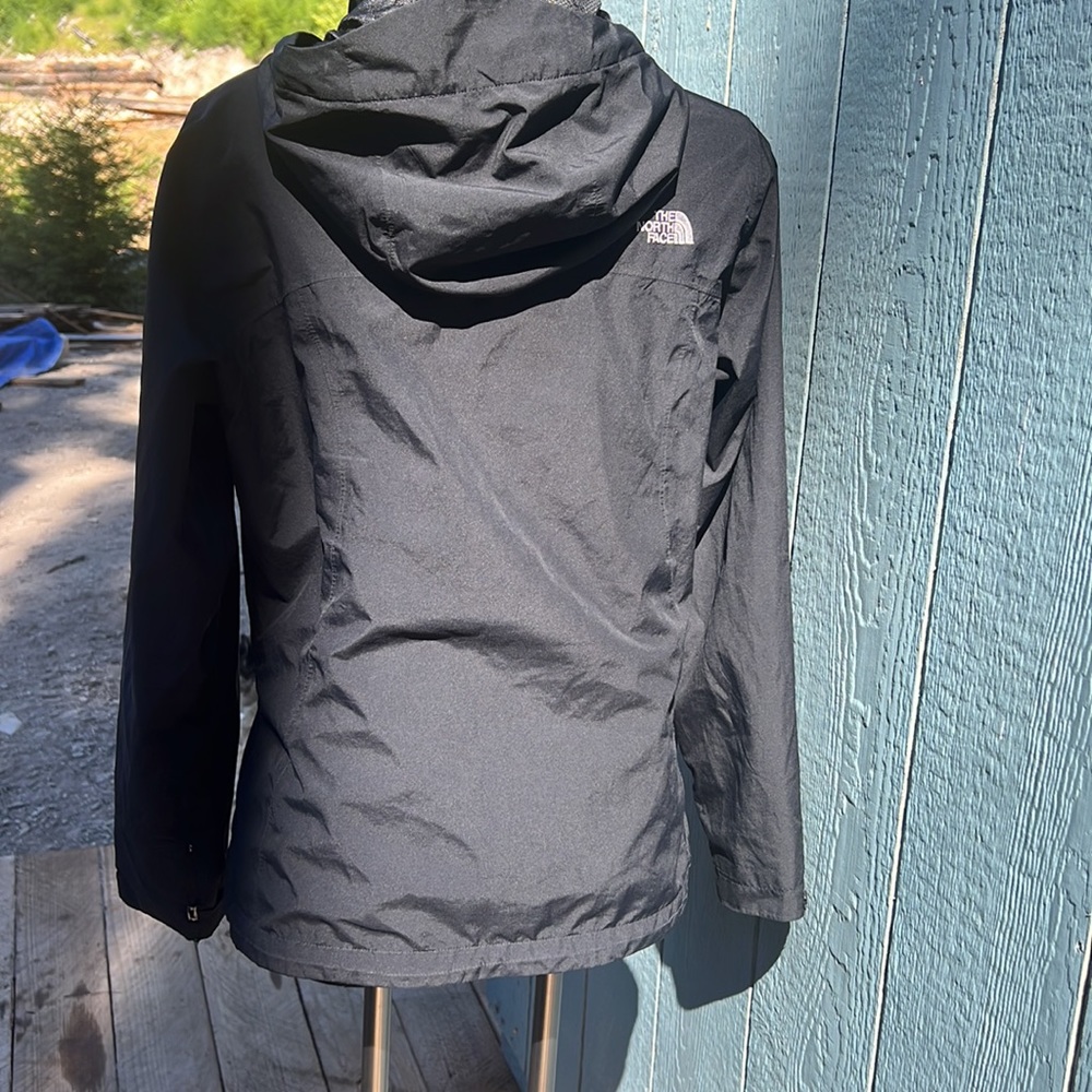 North Face lightweight, hide away hood fully lined woman’s jacket size Large - Picture 4 of 14